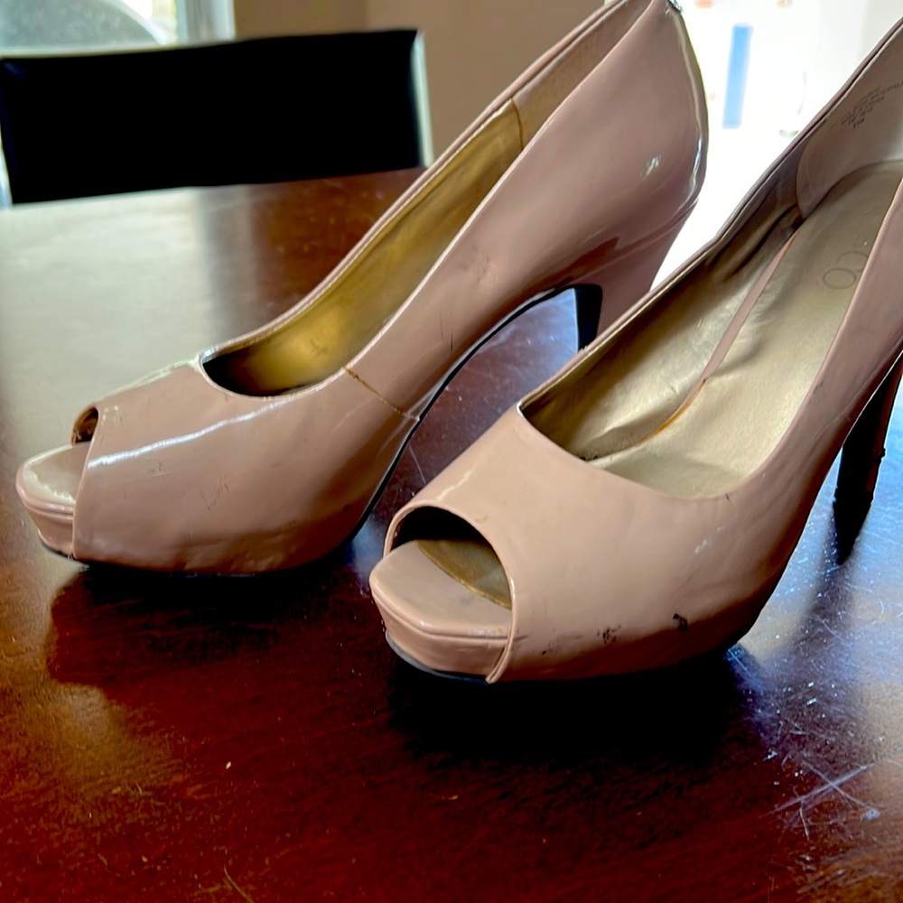 Nine & Co. Nude pumps